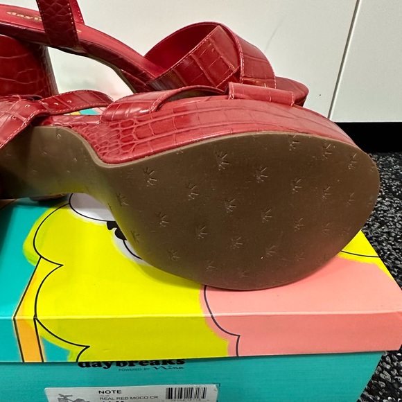 Nina Daybreaks Note Platform sandal in Red NWB size 11 - Picture 5 of 9